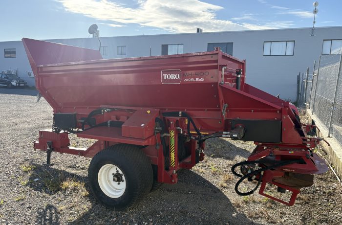Used Toro MH-400 Material Handler